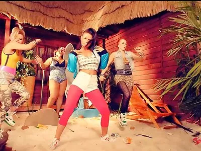 Відео відео порно сайт Sexy Strut (Дені Деніелс, Малена Морган)