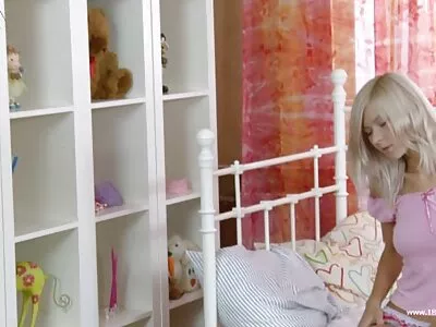 Відео Tasha Reign porno sait In My Sisters Hot Friend (Кловер)