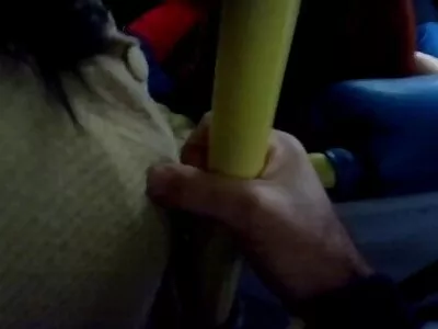 Брюнетка відсмоктує порно сайти телеграм член незнайомця (Бессі)