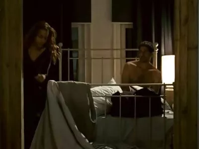 Сором'язлива покоївка porno sait з попою (Мішель Андерсон)