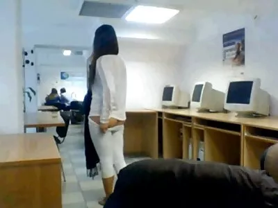 Тонка порно сайті дівчина приходить на кастинг